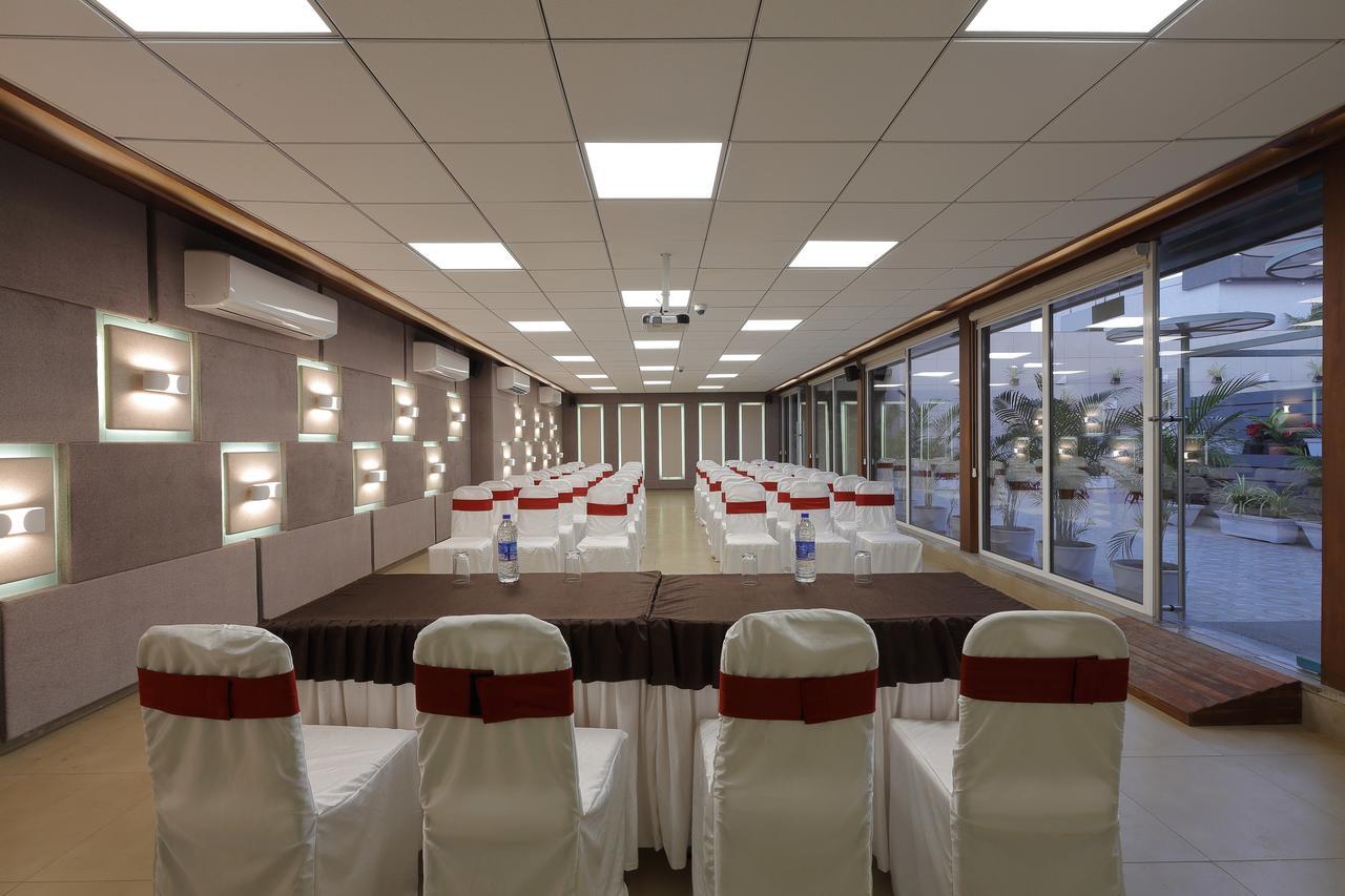 Hotel O Ellis Ahmedabad Exterior foto